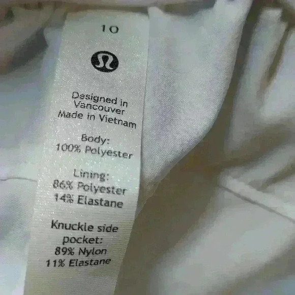 Luluemon Flat-Front Relaxed Shorts - Picture 4 of 4